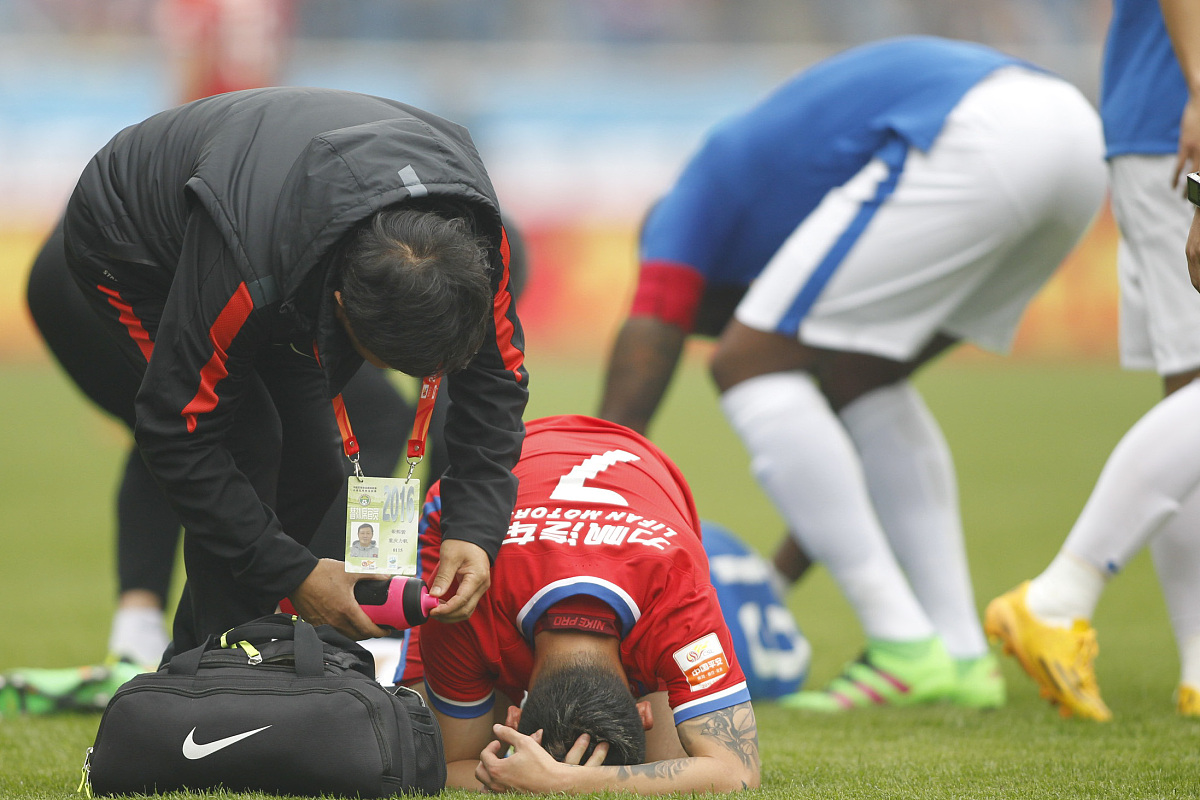 包含运动员意外受伤,众人心疼加祈祷的词条 包含运动员意外受伤,众人心疼加祈祷的词条